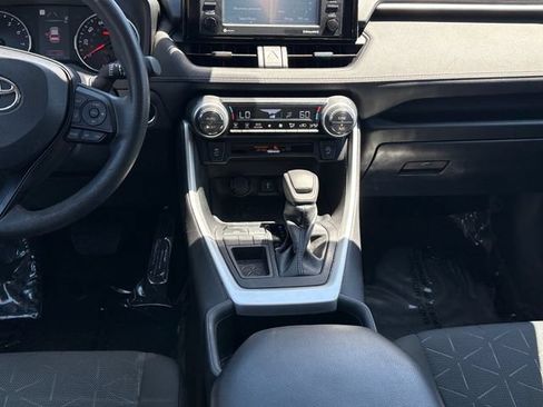 Used 2022 Toyota RAV4 XLE w/ Convenience Package FWD image 17