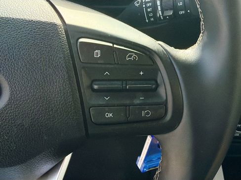 Used 2023 Hyundai Venue SEL image 31