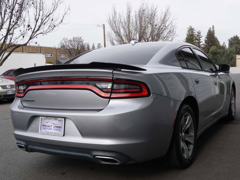 Used 2016 Dodge Charger SXT image 11