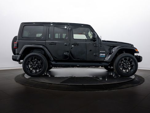 Used 2021 Jeep Wrangler Unlimited Sahara w/ Cold Weather Group image 3