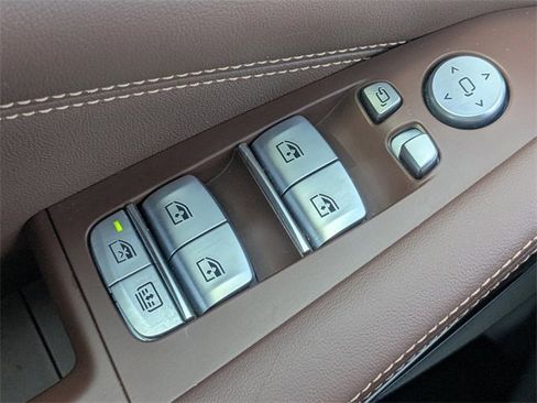 Used 2023 BMW X7 xDrive40i w/ Executive Package image 27