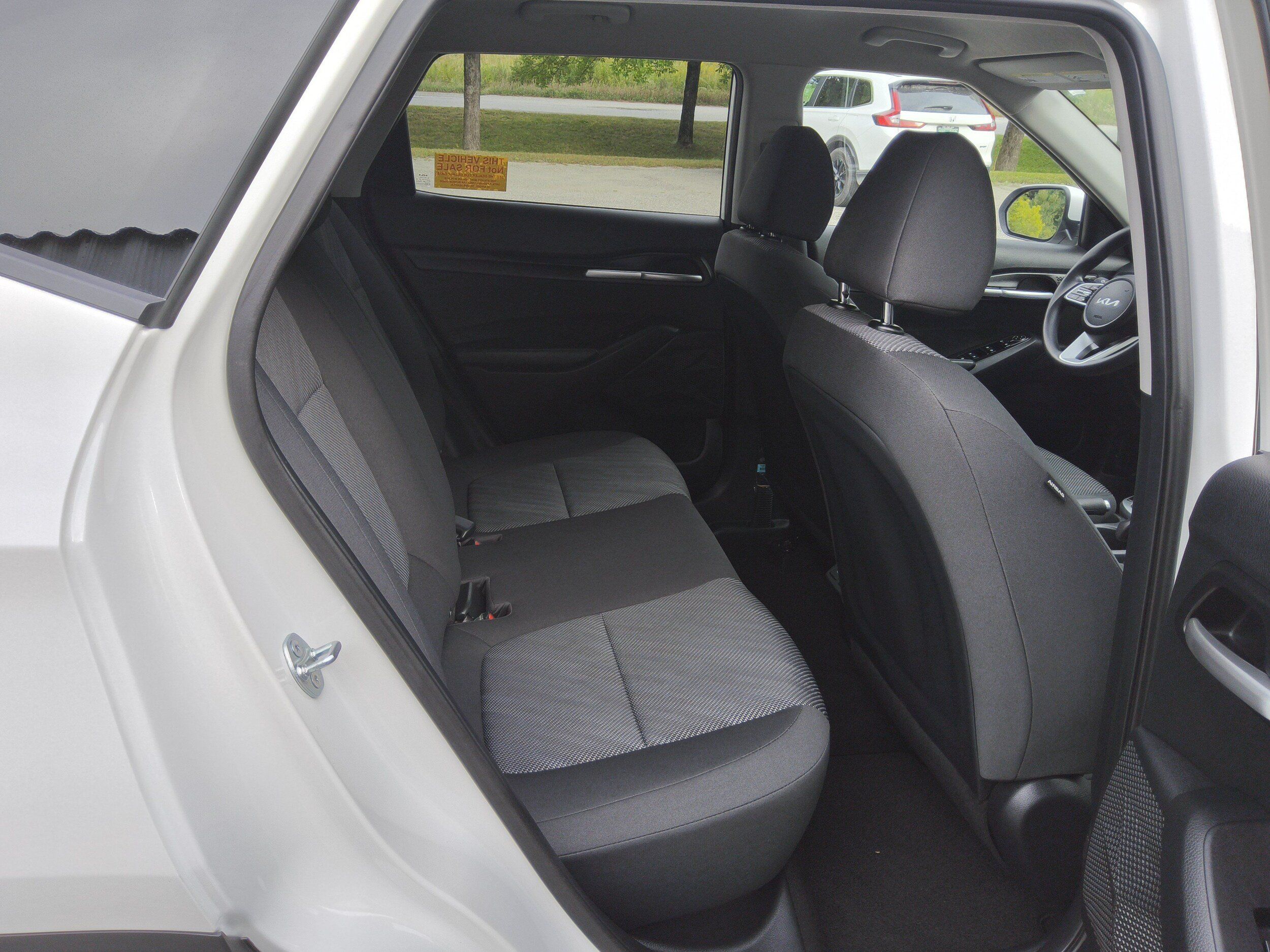 Used 2025 Kia Seltos LX AWD/4WD image 24