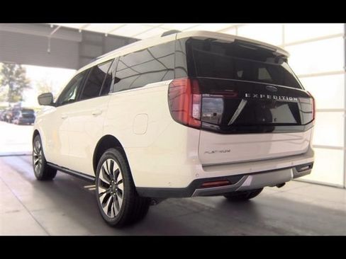 Used 2025 Ford Expedition Platinum w/ Driver's Package AWD/4WD image 3