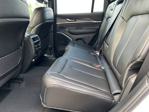 New 2025 Jeep Grand Cherokee Limited w/ Black Appearance Package image 25