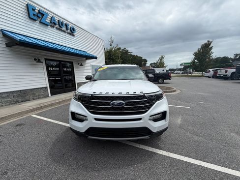 Used 2021 Ford Explorer XLT w/ Equipment Group 202A RWD image 3