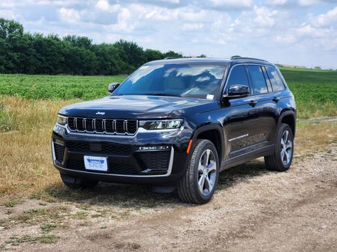 New 2026 Jeep Grand Cherokee Limited RWD image 2