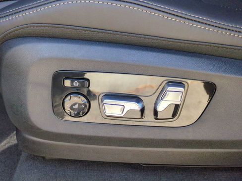 Used 2026 BMW X5 M60i image 17