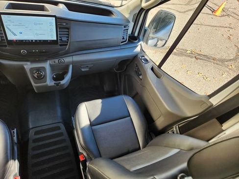Used 2022 Ford E-Transit Medium Roof image 14