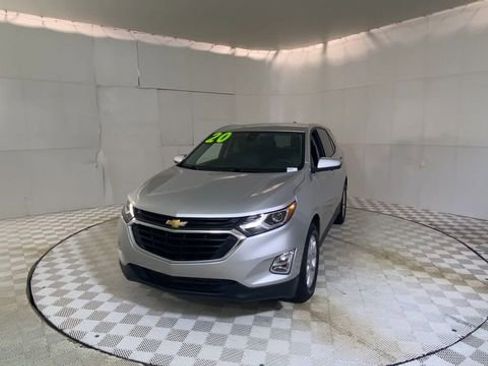 Used 2020 Chevrolet Equinox LT w/ Driver Convenience Package image 5