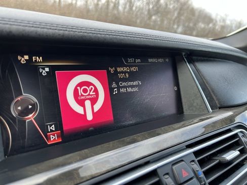 Used 2015 BMW 750i xDrive image 13