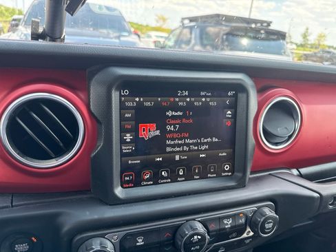 Used 2021 Jeep Gladiator Rubicon AWD/4WD image 9