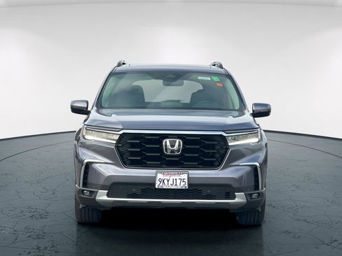 Certified 2024 Honda Pilot Touring image 9