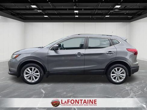 Used 2017 Nissan Rogue Sport SV AWD/4WD image 2
