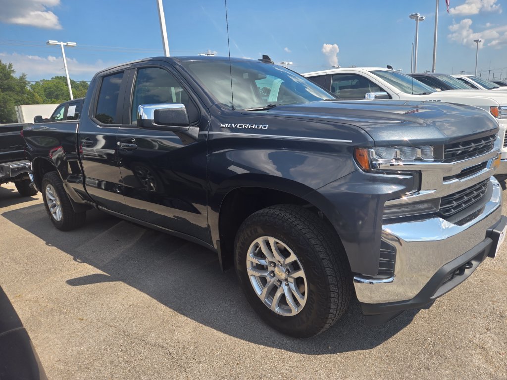 Used 2020 Chevrolet Silverado 1500 LT AWD/4WD image 2