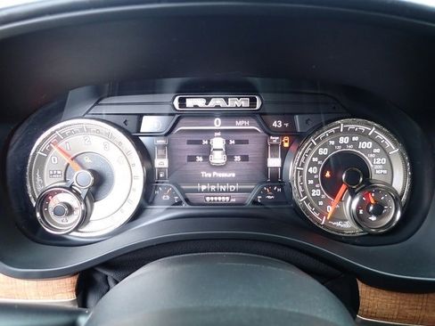 Used 2020 RAM 1500 Limited w/ Body Color Bumper Group image 26