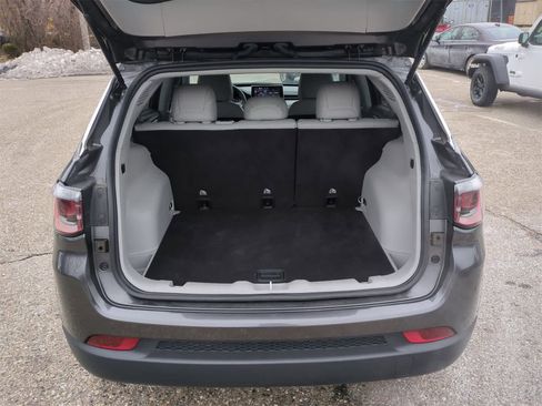 Certified 2022 Jeep Compass Latitude image 33