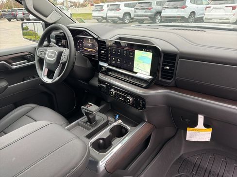 New 2026 GMC Sierra 1500 SLT w/ SLT Premium Package image 10