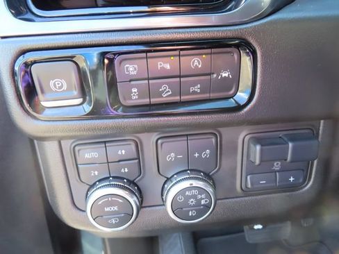 Used 2025 GMC Yukon AT4 w/ AT4 Premium Plus Package AWD/4WD image 41