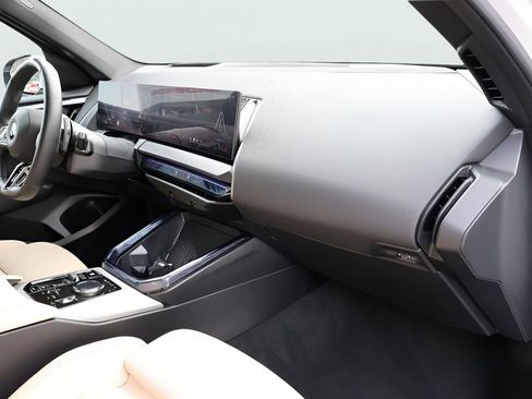 Used 2025 BMW X3 xDrive30i image 11