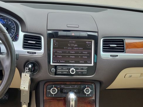 Used 2013 Volkswagen Touareg TDI AWD/4WD image 20