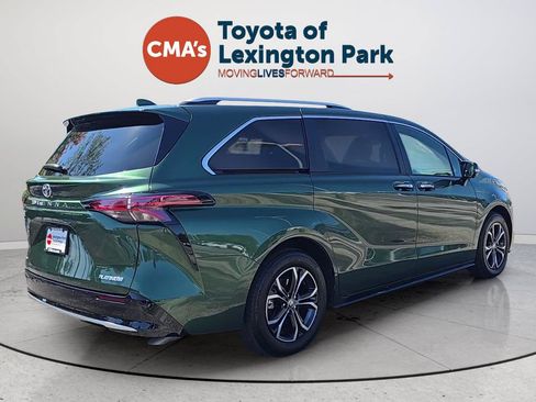 Used 2026 Toyota Sienna Platinum AWD/4WD image 5