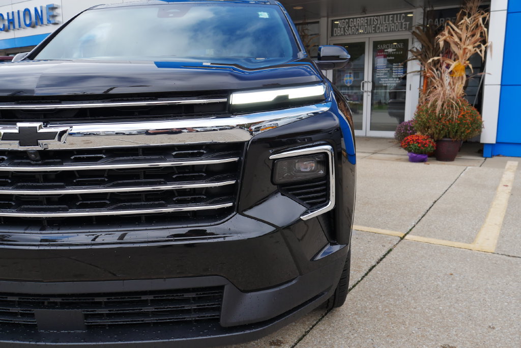 New 2027 Chevrolet Traverse LT AWD/4WD image 3