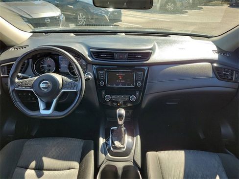 Used 2020 Nissan Rogue SV image 17