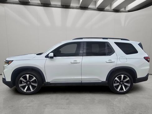 Used 2024 Honda Pilot Touring image 2
