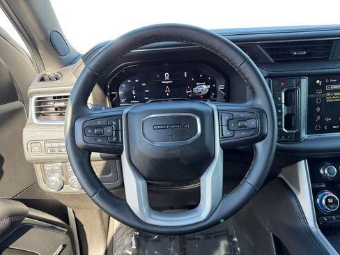 Used 2023 GMC Yukon XL Denali AWD/4WD image 12
