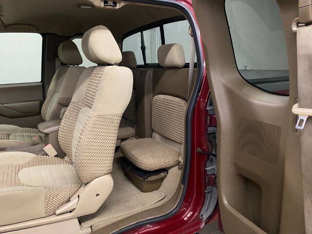 Used 2006 Nissan Frontier SE w/ (P01) Power Pkg AWD/4WD image 12