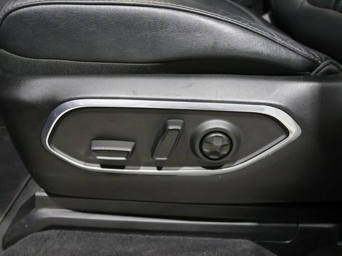 Used 2024 Jeep Wagoneer L Series III w/ Flexible Seating Group image 10