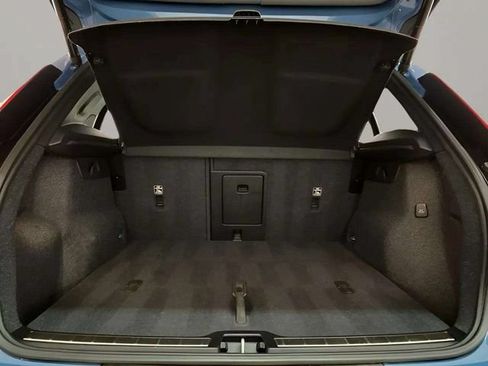 Used 2025 Volvo XC40 B5 Plus AWD/4WD image 84