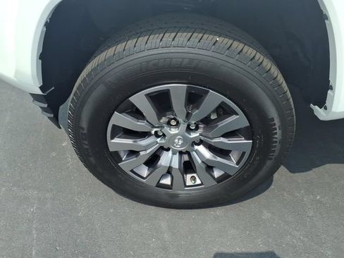 Used 2023 Toyota Tacoma Limited AWD/4WD image 4