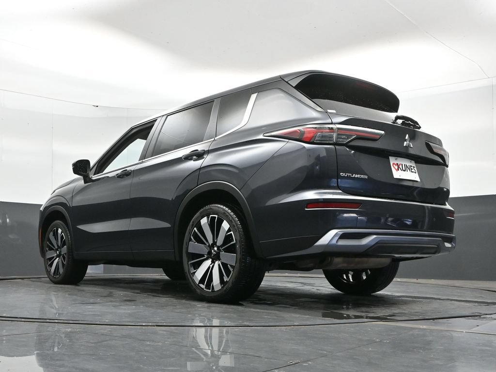 Used 2025 Mitsubishi Outlander AWD image 46