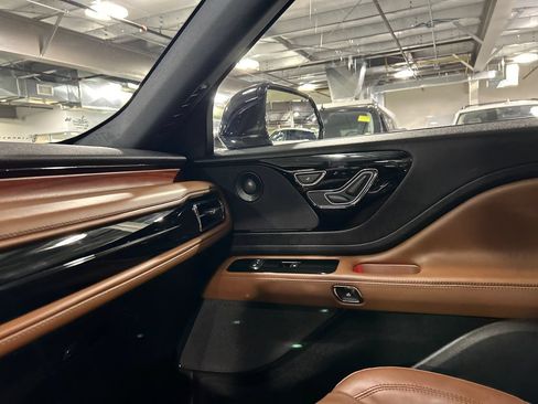 Certified 2023 Lincoln Aviator Reserve w/ Elements Package Plus AWD/4WD image 19