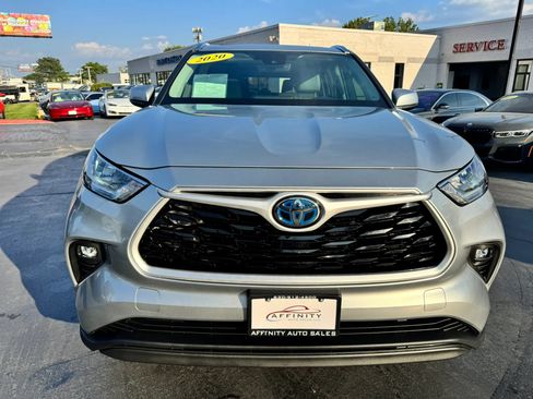 Used 2020 Toyota Highlander XLE AWD/4WD image 8