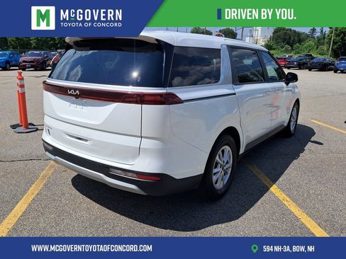 Used 2023 Kia Carnival LX FWD image 3