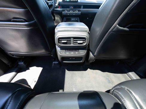 Used 2025 Honda Pilot Touring image 22