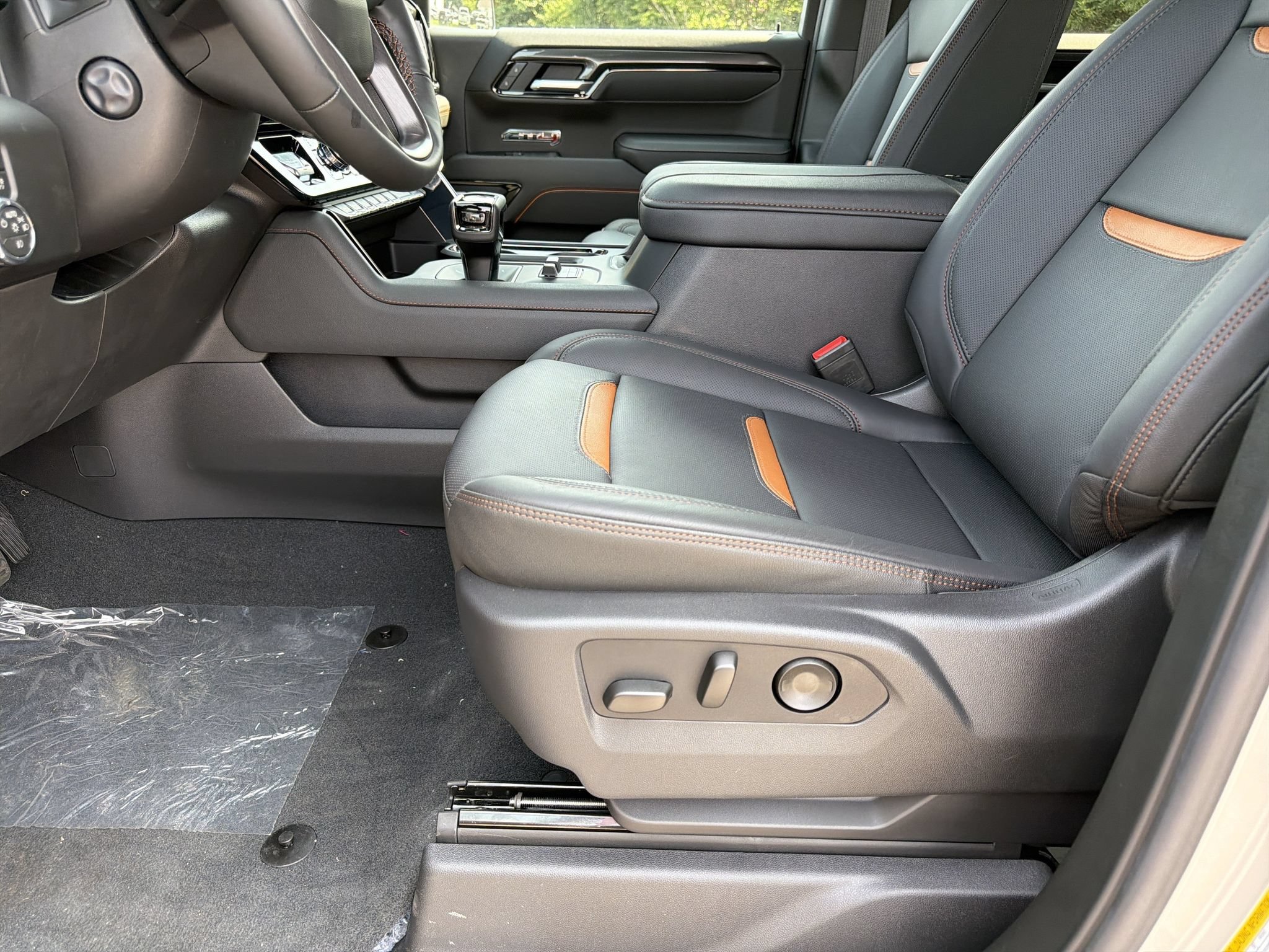 New 2026 GMC Sierra 1500 AT4 w/ Technology Package AWD/4WD image 17