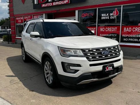Used 2016 Ford Explorer Limited w/ Equipment Group 301A AWD/4WD image 2
