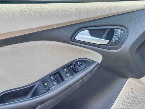 Used 2017 Ford Focus SE FWD image 21