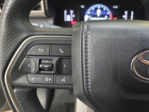 Used 2025 Toyota 4Runner SR5 AWD/4WD image 14