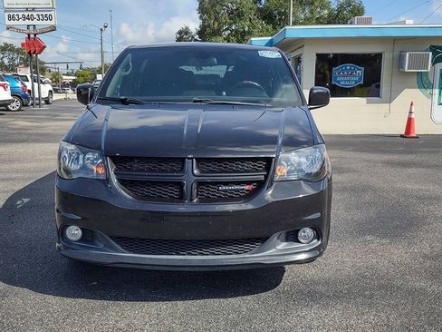 Used 2018 Dodge Grand Caravan SXT w/ Blacktop Package FWD image 2