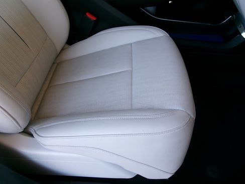 Used 2024 Cadillac Lyriq Sport image 21