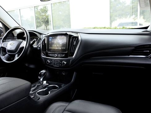 Used 2021 Chevrolet Traverse LT AWD/4WD image 7