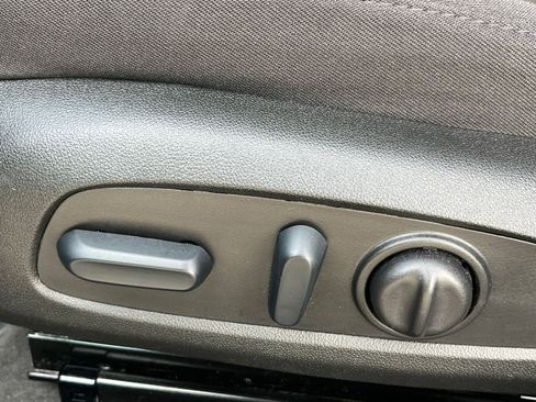 Used 2024 Chevrolet Malibu LT image 23