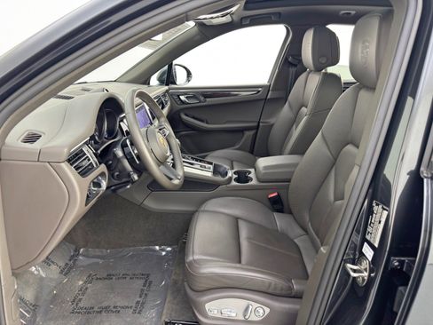 Used 2023 Porsche Macan image 17
