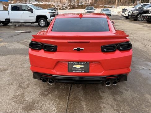 Used 2021 Chevrolet Camaro LT image 4