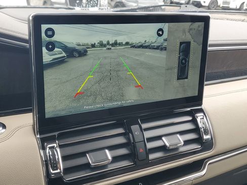 Used 2023 Lincoln Navigator Reserve AWD/4WD image 17