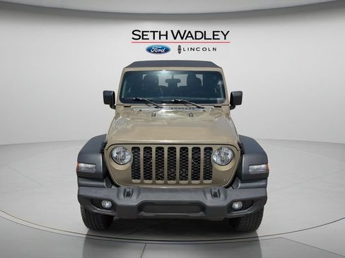 Used 2020 Jeep Gladiator Sport w/ Trailer Tow Package AWD/4WD image 2